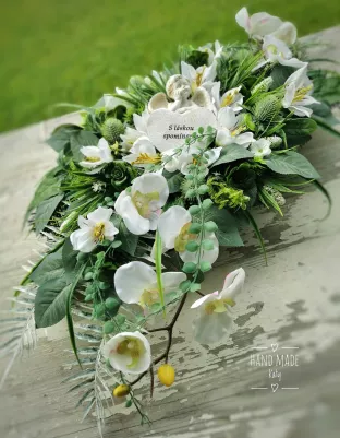 Aranžmán na hrob s anjelikom. 